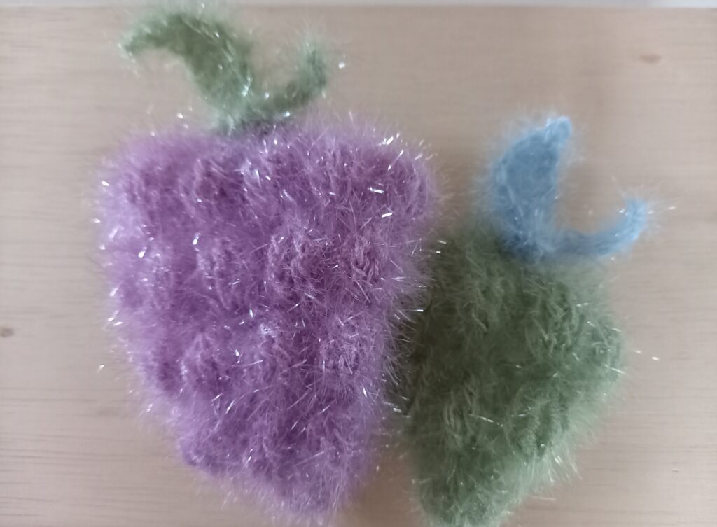 たわし用ヤーンの完成品(ぶど)