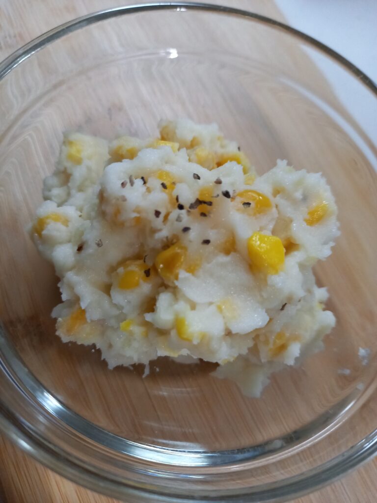 業務スーパーのとうもろこしの天ぷら入りのポテサラの完成品