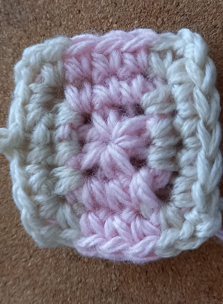 同じ編み方でモチーフを大きくする工程