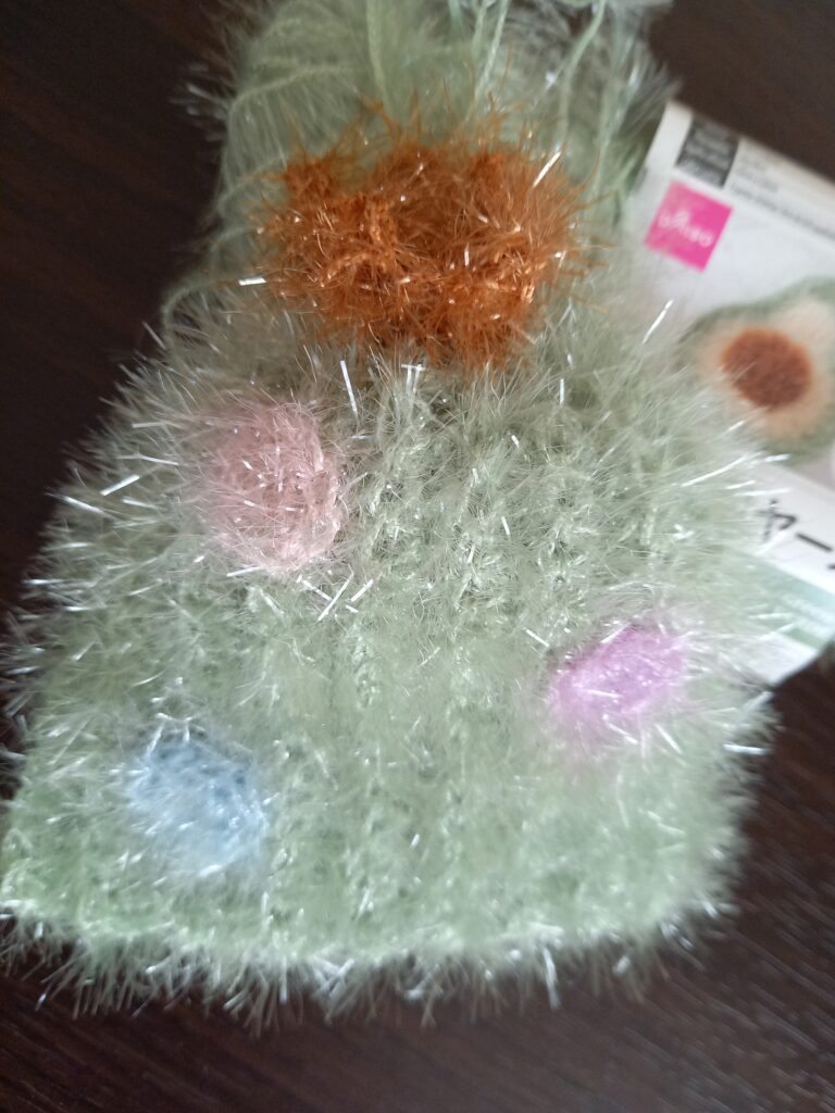 使用した毛糸と完成品の」紹介