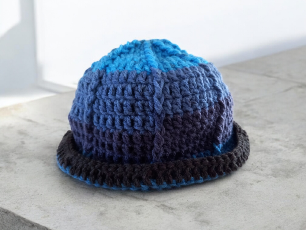 手編みの帽子の完成品