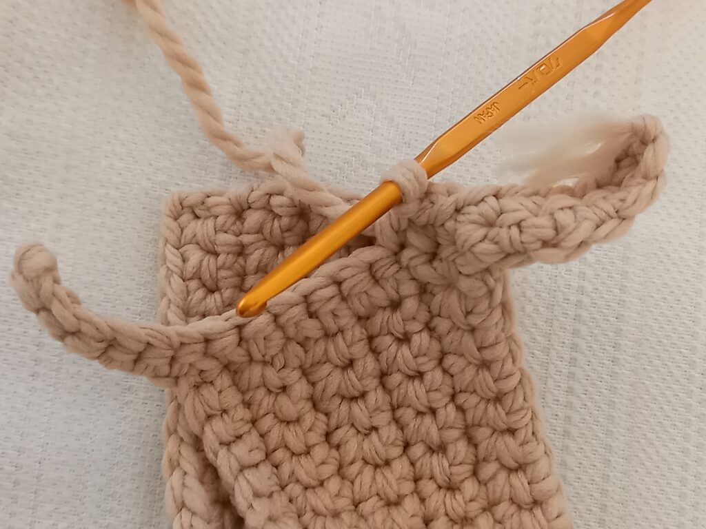 手編みのマスコット（工程）