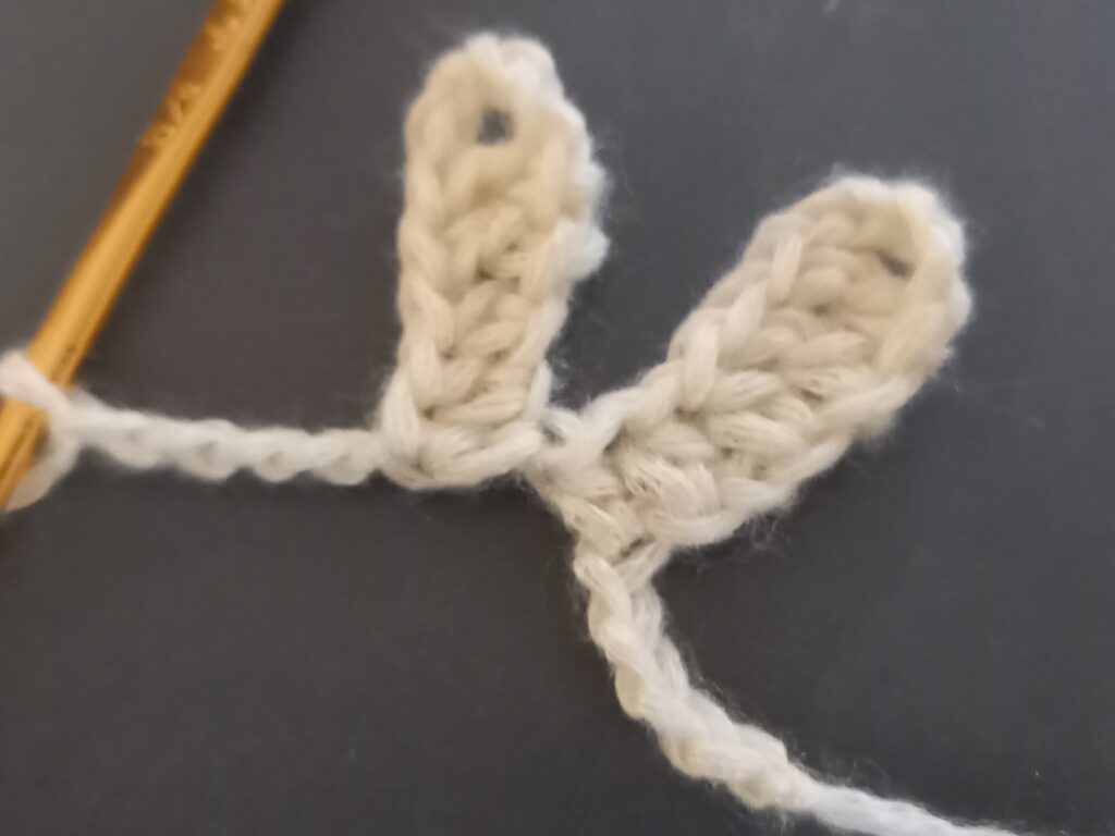 手編みのマスコット（工程）